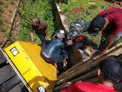 2 Pekerja Tewas Tertimpa Stum Saat Kerjakan Proyek Hotmix di Garut