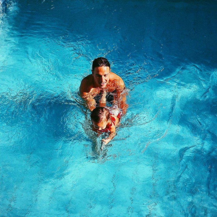 <p>Dalam pernikahannya dengan penyanyi Raisa, Hamish Daud dikaruniai seorang anak perempuan, bernama Zalina Raine Wyllie, Bunda. (Foto: Instagram @hamishdw)</p>