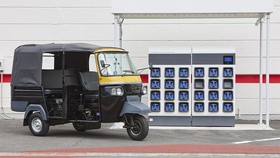 Honda Sediakan Tukar Baterai Bajaj Listrik di India