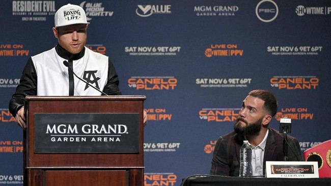 Saul Canelo Alvarez dan Caleb Plant melupakan keributan yang sempat terjadi jelang duel bersejarah unifikasi gelar juara dunia tinju kelas menengah.