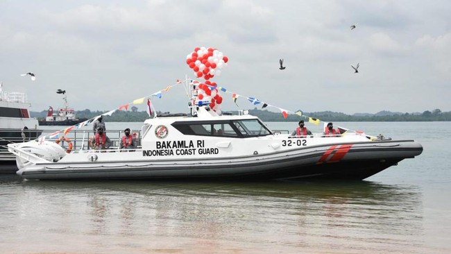 Pulau Sipadan dan Ligitan merupakan dua pulau tak berpenghuni yang pernah menjadi rebutan Indonesia dan Malaysia.