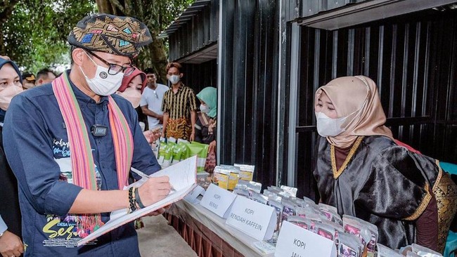 Menparekraf Sandiaga Uno menyebut, pembukaan parisiwata untuk wisman dapat membuka peluang terciptanya lapangan pekerjaan dan memulihkan perekonomian.