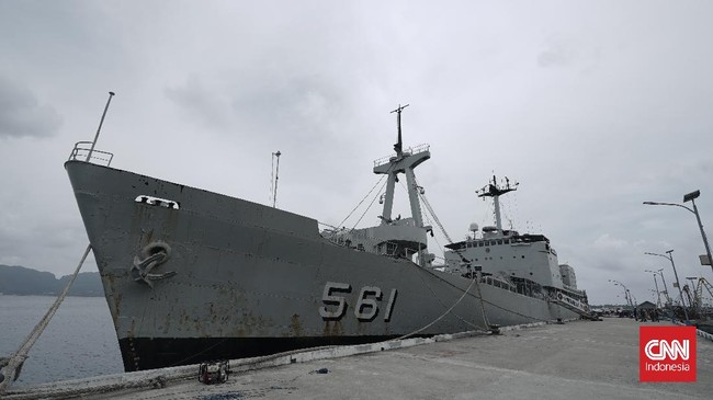 TNI AL dan Bakamla bahu bertugas menjaga kedaulatan RI di Natuna. Namun, misi mereka terkendala keterbatasan kapal, alutsista tua, hingga anggaran terbatas.