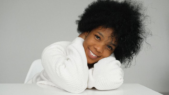 Apakah Kulit Gelap Bisa Terbakar Ketika Berjemur? Ini Jawabannya Menurut Dokter Kulit