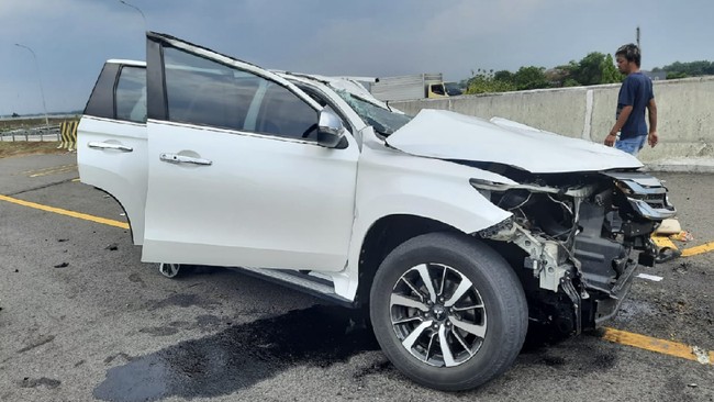 Mobil yang ditumpangi Vanessa Angel dan keluarganya dilaporkan rusak parah usai mengalami kecelakaan tunggal di Tol Jombang-Mojokerto, Jawa Timur.