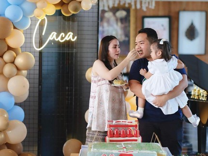 7 Potret Romantis Momo Eks Geisha Bareng Suami yang Pengusaha Tajir