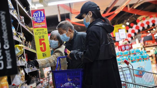 Penduduk dewasa Beijing baru-baru ini dilaporkan mulai menimbun kubis setelah Pemerintah China mengimbau masyarakat untuk menyimpan makanan cadangan.