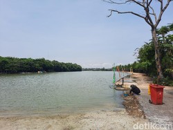 Pantai Buatan yang Ikonik di Bogor Sepi Pengunjung