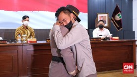 Tangisan Penyandang Dana Bom Mapolresta Solo Saat Minta Maaf ke Korban