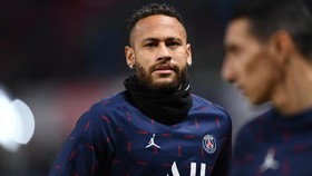 Leipzig vs PSG: Di Maria Ngotot Kejar Lawan, Neymar Ikat Sepatu