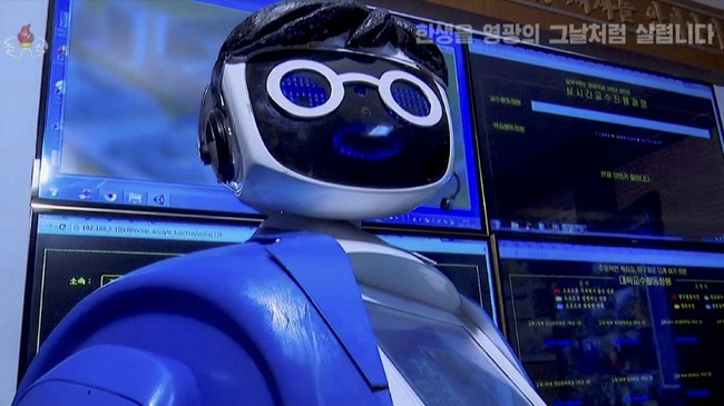 FOTO: Robot Utusan Kim Jong-un Bantu Siswa Belajar di Kelas