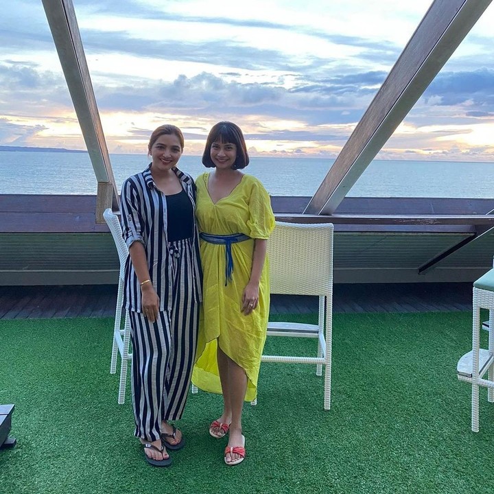 <p>Seperti Aurel dan artis lainnya, Ashanty juga turut mengunggah potret kenangan bersama Vanessa, Bunda. Ia ungkap duka mendapat dan menulis harapan agar keduanya bisa beristirahat dengan tenang. "<em>Innalillahi wa innailaihi rajiun</em>, turut berduka cita<em> yg sedalam2nya</em>. <em>Yg</em> tenang yaa @vanessaangelofficial dan @bibliss…," tuturnya. (Foto: Instagram)</p>