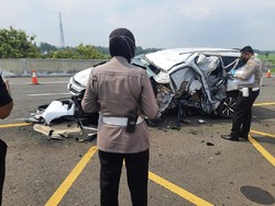 Vanessa Angel dan Suami Tewas Usai Mobil Tabrak Pembatas Jalan