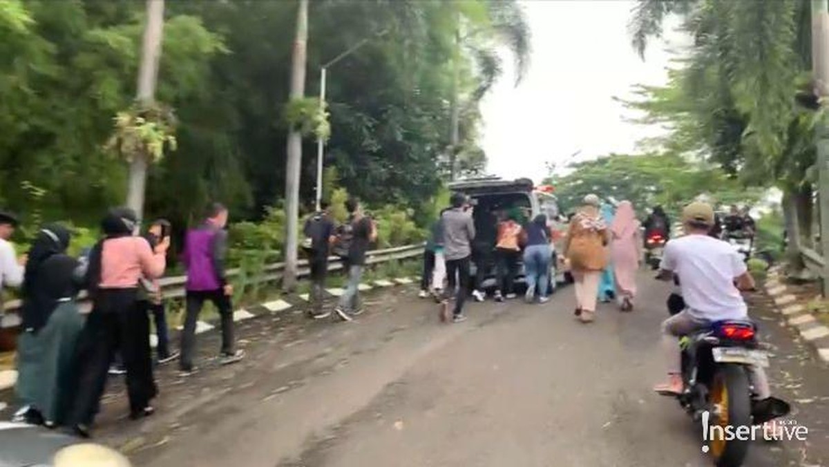 Hari ini jumat &lpar;5&sol;11&rpar; jenazah Vanessa Angel dan Bibi Ardiansyah akan dimakamkan di Taman Makam Islam Malaka&period; Yuk intip&excl;