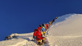 Apa Itu Sherpa? Penyelamat Nyawa Pendaki Malaysia di Gunung Everest