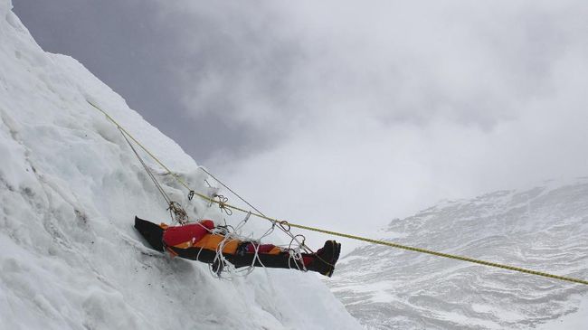 Pendaki Malaysia, Ravichandran dibully warganet karena tidak mengakui aksi heroik penyelamatan yang dilakukan komunitas Sherpa di Gunung Everest.