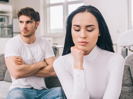 Hubungan Bunda & Suami Bikin Jenuh? Yuk Curhat ke Psikolog di Sini