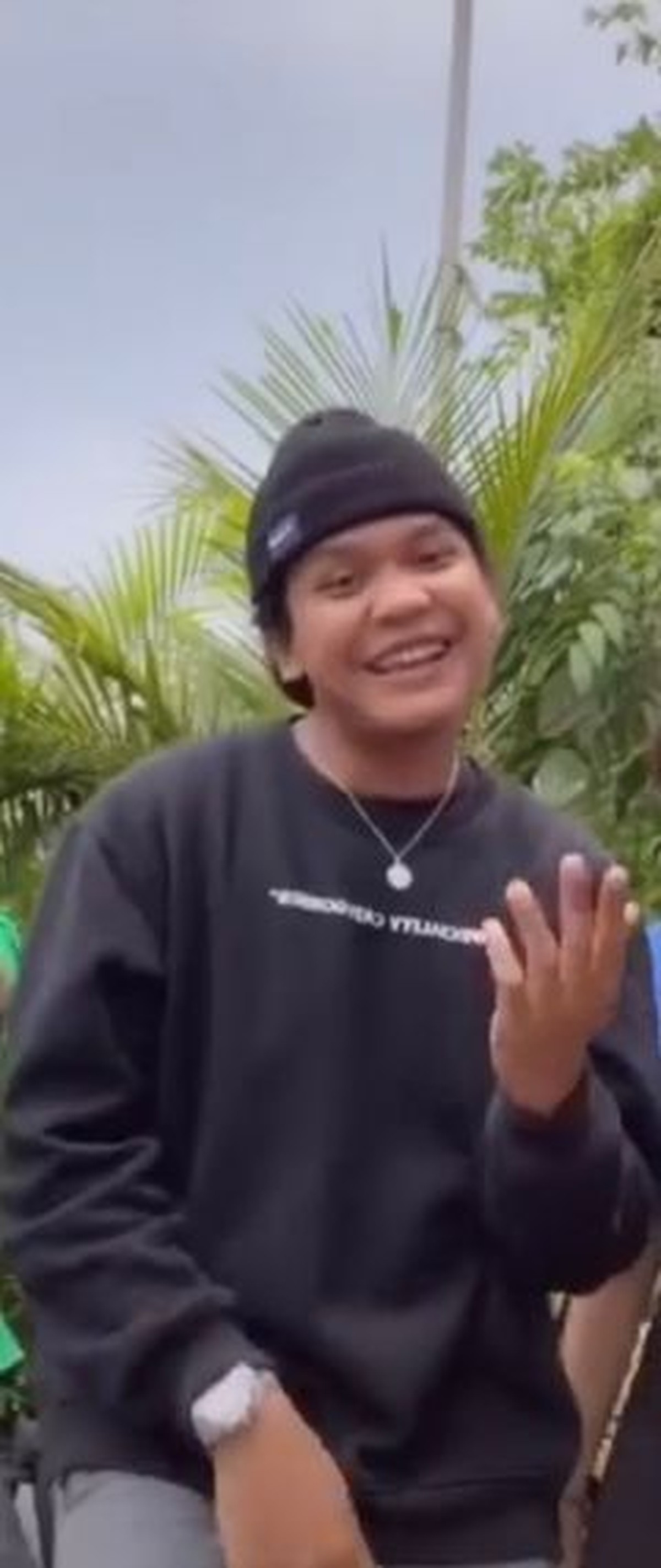 Vanessa Angel dan Bibi Andriansyah meninggal dunia dalam kecelakaan tunggal di tol Jombang&comma; sang sopir disorot&period; Yuk intip&excl;