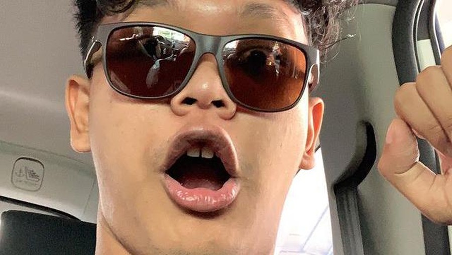 Vanessa Angel dan Bibi Andriansyah meninggal dunia dalam kecelakaan tunggal di tol Jombang, sang sopir disorot. Yuk intip!