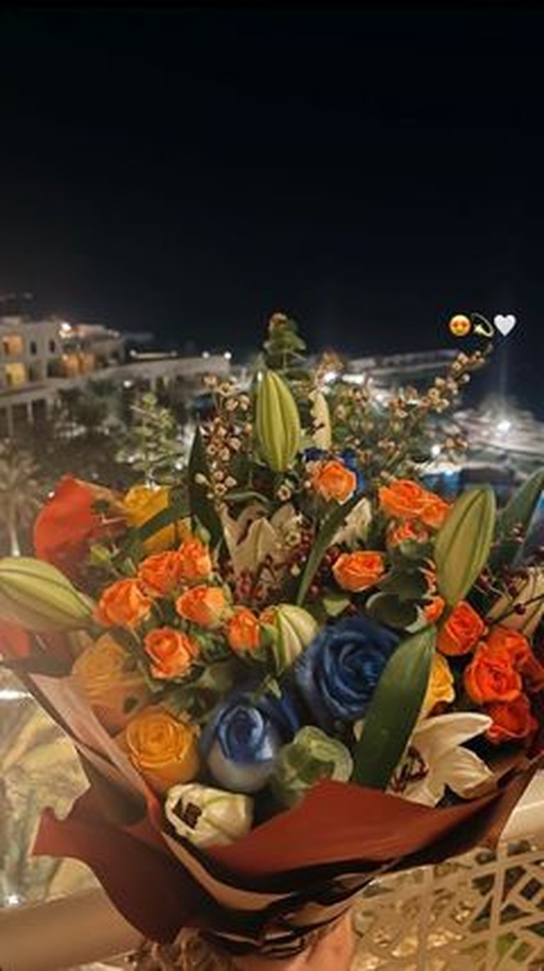 8 Momen Romantis Anya Geraldine & Pria yang Diduga Pacarnya di Bahrain Momen Romantis Anya Geraldine & Pria yang Diduga Pacarnya di Bahrain