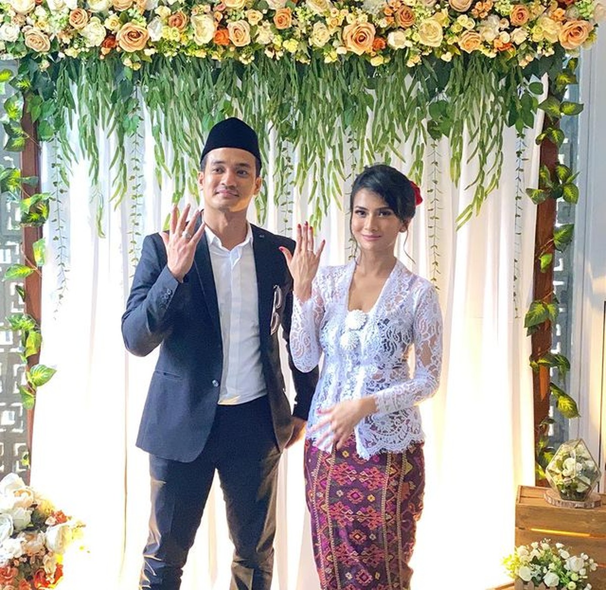 Perjalanan cinta Vanessa Angel dan Bibi Andriansyah hingga maut memisahkan&period; Yuk intip potret mereka kini tinggal kenangan&excl;