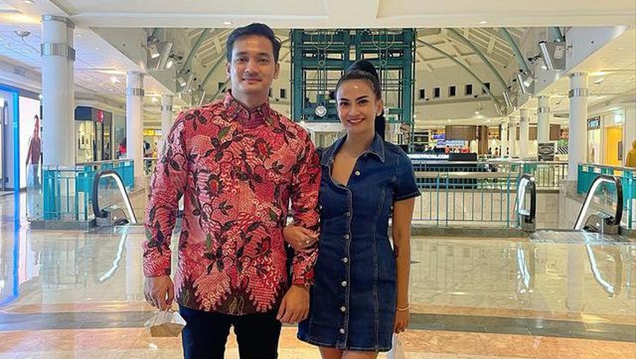 Perjalanan cinta Vanessa Angel dan Bibi Andriansyah hingga maut memisahkan. Yuk intip potret mereka kini tinggal kenangan!