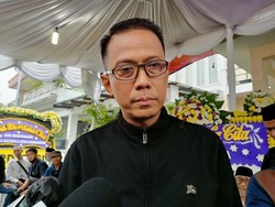 Kronologi Doddy Sudrajat Mau Pindahkan Makam Vanessa Angel