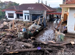 Rumah Rusak Diterjang Banjir Bandang Kota Batu, 142 Warga Mengungsi