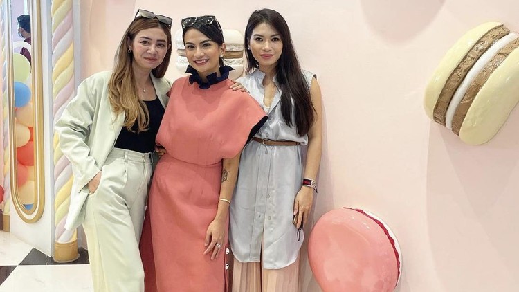 Foto Delta Hesti, Vanessa dan Masayu.