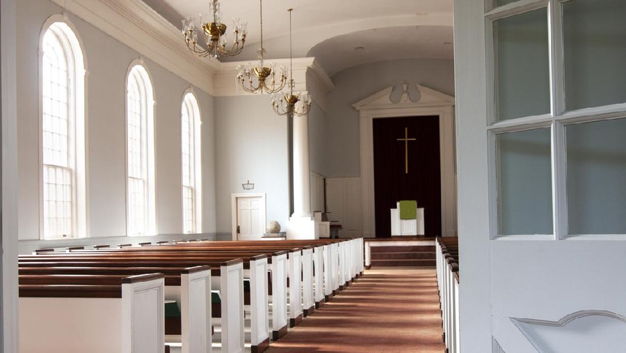 Ilustrasi Gereja Doorway to sunlit chapel