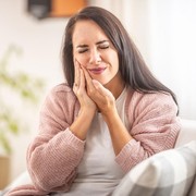 Jangan Anggap Remeh, Sakit Gigi Ternyata Bisa Berujung Kista! Ini Penjelasan Dokter