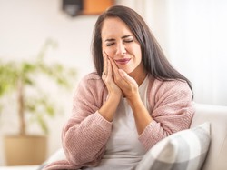 Daftar Bahan Alami Untuk Meredakan Sakit Gigi di Rumah
