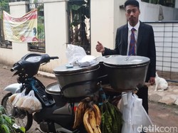 Jual Ikan Bandeng Pakai Jas, Kevin Mengaku Banyak Fans