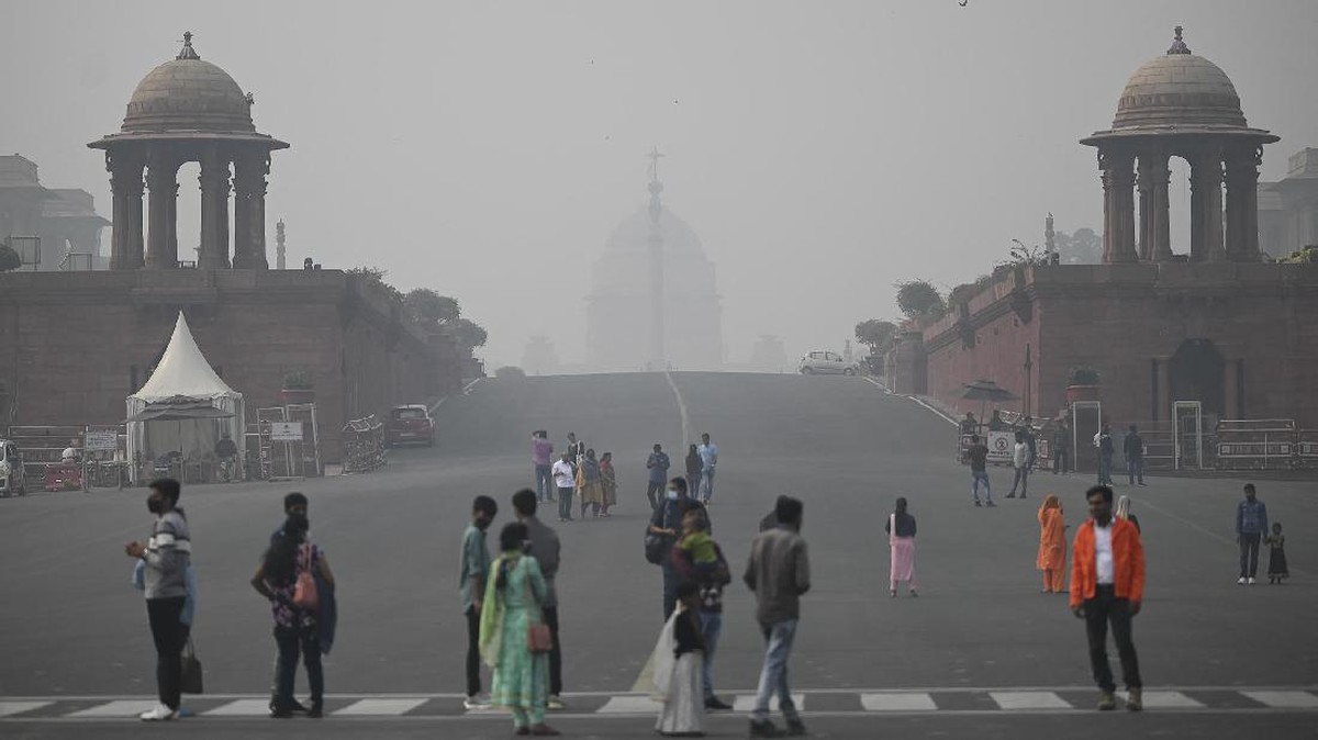 FOTO: Kelabu Langit India Dikepung Asap usai Festival Diwali