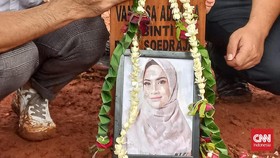 Ayah Ungkap Alasan Ingin Pindahkan Makam Vanessa Angel