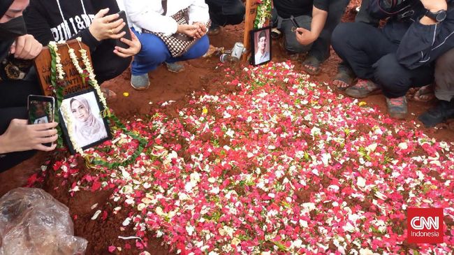 TPU Bantah Doddy Lengkapi Berkas Pemindahan Makam Vanessa Angel