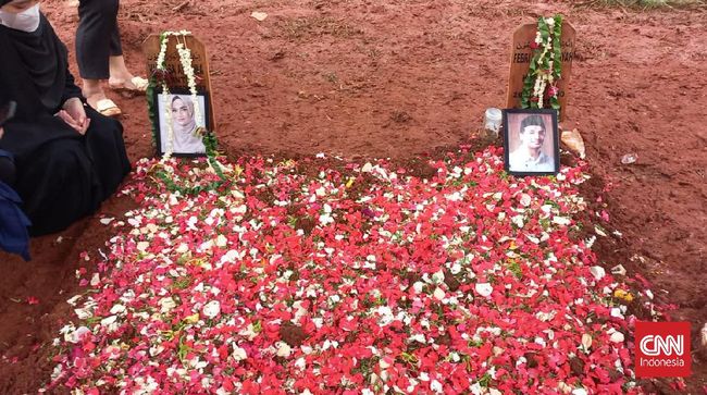 Keluarga tak keberatan warga mengunjungi makam Vanessa Angel dan Bibi. Mereka hanya mengimbau warga bisa turut menjaga kondisi makam Vanessa dan Bibi.