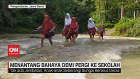 VIDEO: Menantang Bahaya Demi Pergi ke Sekolah