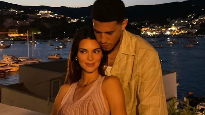 Zodiak Hari Ini: Sama-sama Berzodiak Scorpio, Inikah Alasan Hubungan Kendall Jenner dan Devin Booker Langgeng? Zodiak Hari Ini: Sama-sama Berzodiak Scorpio, Inikah Alasan Hubungan Kendall Jenner dan Devin Booker Langgeng?