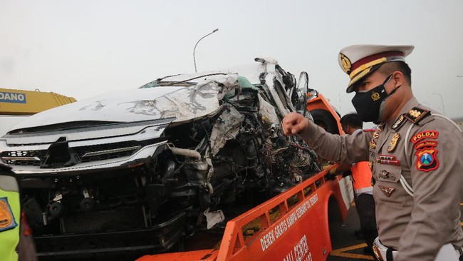 Tiga saksi yang telah diperiksa polisi dalam kecelakaan tunggal mobil Vanessa Angel adalah sopir, petugas tol, dan warga yang tahu kejadian tersebut.