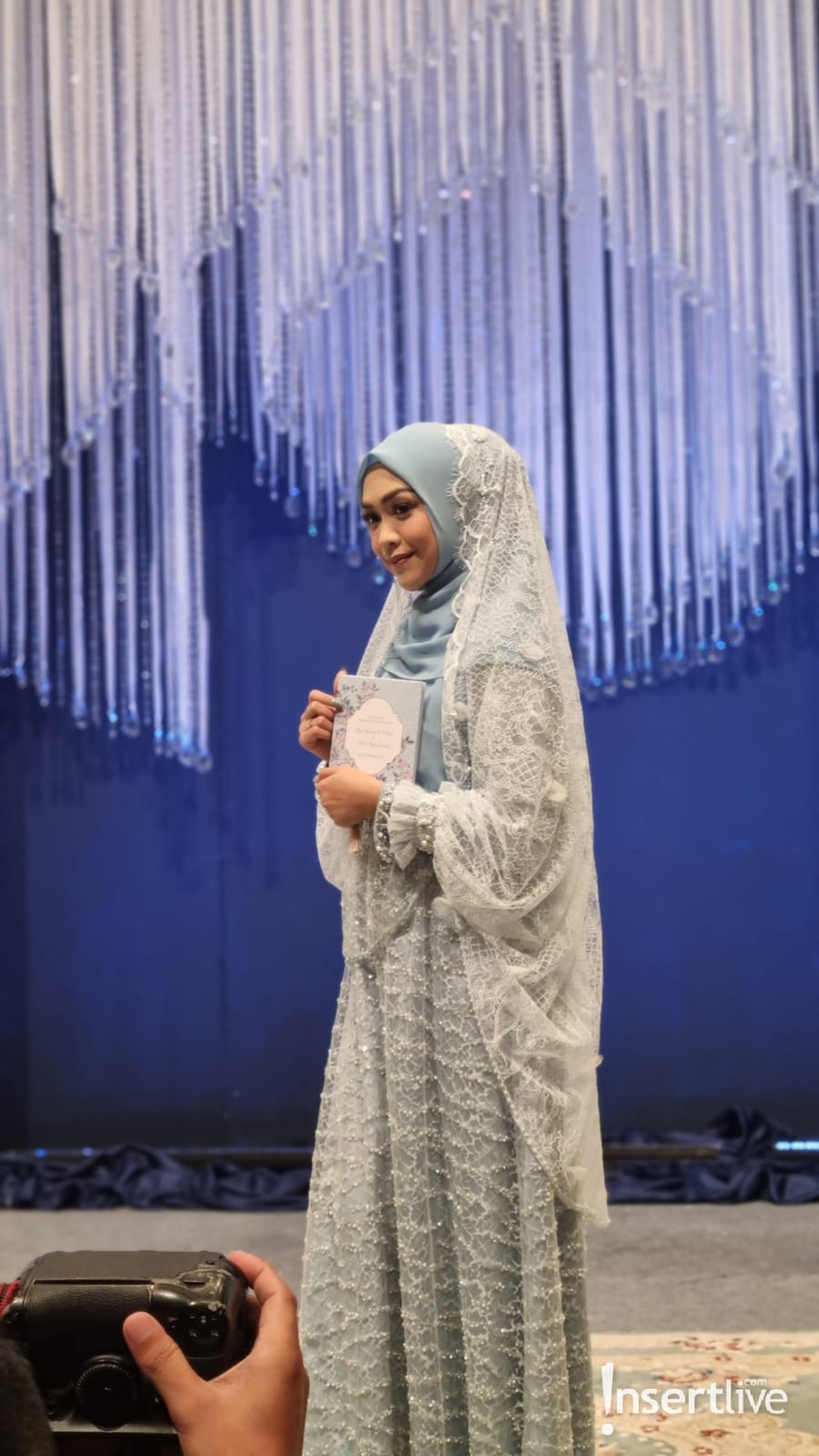 Ria Ricis menggelar acara pengajian jelang pernikahannya dengan Teuku Ryan Jumat &lpar;5&sol;11&rpar;&period; Yuk intip momen harunya&excl;