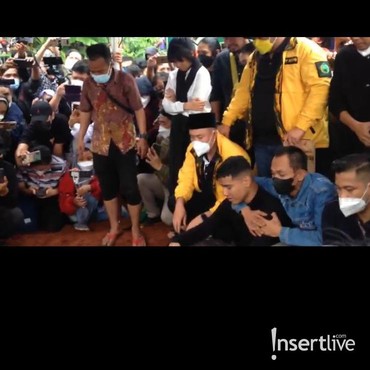 Isak Tangis Iringi Vanessa Angel & Bibi ke Peristirahatan Terakhir