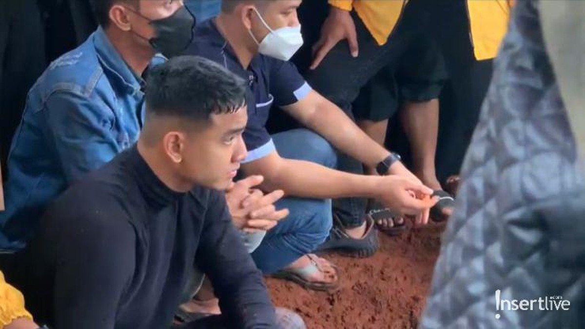 Hari ini jumat &lpar;5&sol;11&rpar; jenazah Vanessa Angel dan Bibi Ardiansyah akan dimakamkan di Taman Makam Islam Malaka&period; Yuk intip&excl;