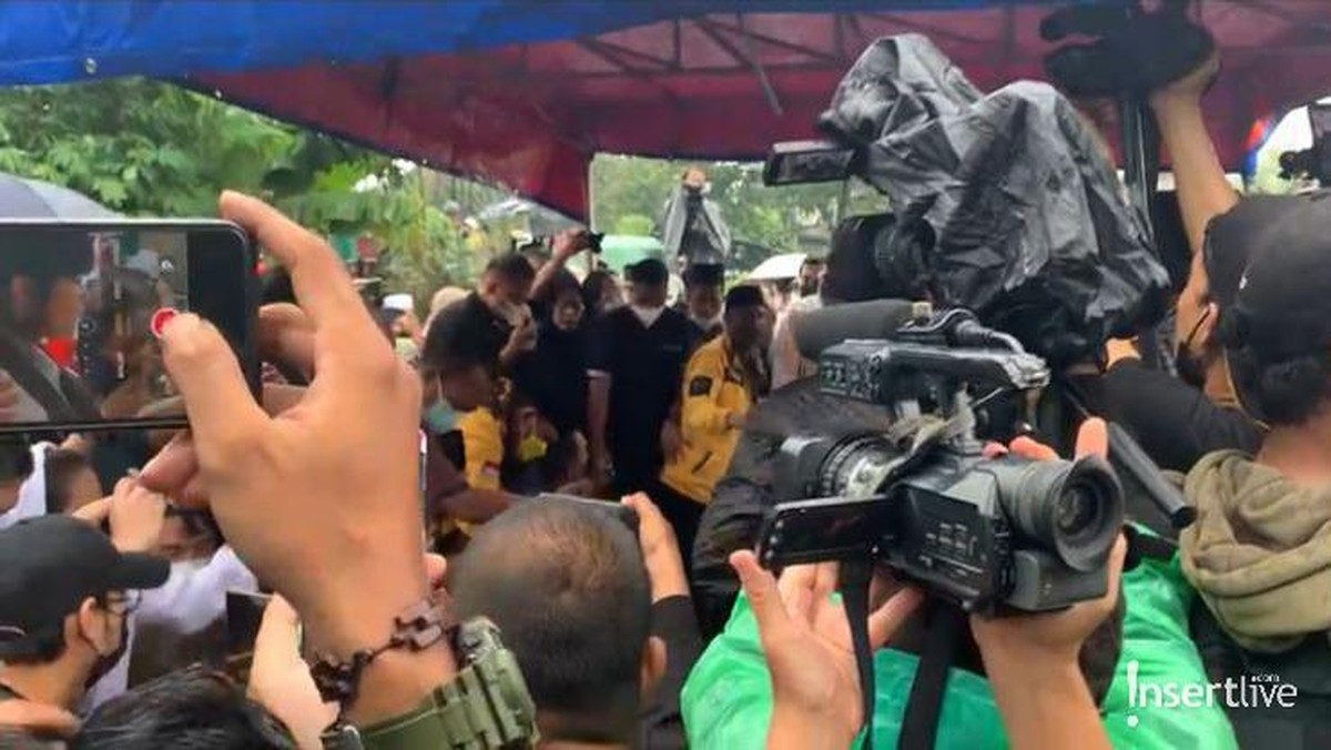 Hari ini jumat &lpar;5&sol;11&rpar; jenazah Vanessa Angel dan Bibi Ardiansyah akan dimakamkan di Taman Makam Islam Malaka&period; Yuk intip&excl;