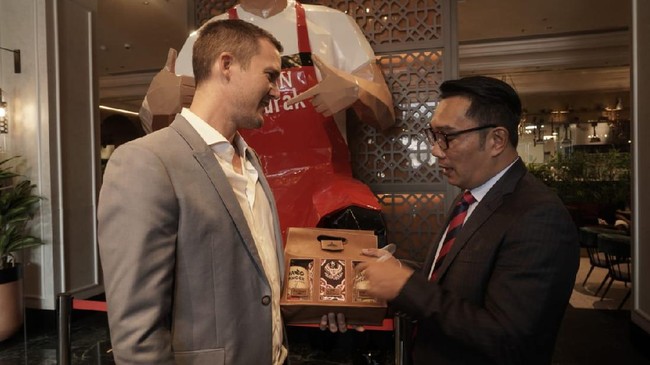 Gubernur Jawa Barat (Jabar) Ridwan Kamil mendapat pujian dari CEO The Warrior Group, Troy Gilham.