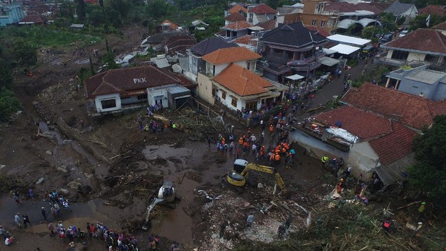 BMKG menyatakan bahwa banjir bandang di Kota Batu, Jawa Timur, terjadi karena cuaca ekstrem, khususnya curah hujan yang meningkat beberapa waktu terakhir.