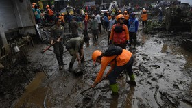 Banjir Bandang Terjang Garut, Satu Jembatan Putus