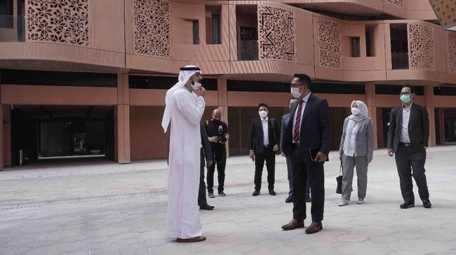 Gubernur Jawa Barat Ridwan Kamil membidik sejumlah investor dari Timur Tengah untuk berinvestasi di calon wilayah Metropolitan Rebana.
