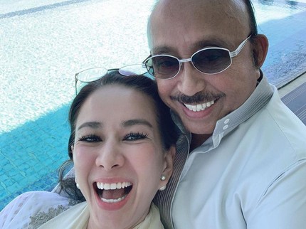 7 Potret Donna & Eks Menteri Abdul Latief, Kian Mesra Walau Terpaut 35 Tahun
