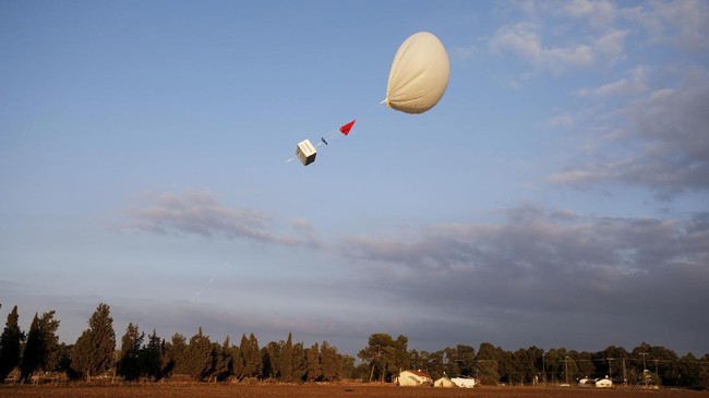 AS Tembak Jatuh Balon Mata-mata China AS akhirnya memutuskan menembak balon mata-mata China di atas Samudra Atlantik.